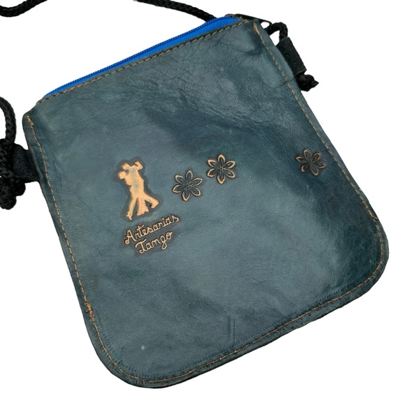 Slim Argentina Crossbody - Picture 2 of 5